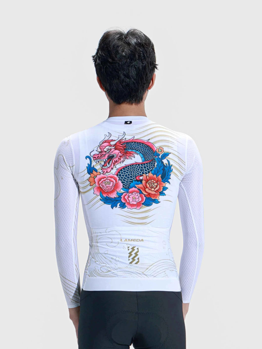 Vit långärmad Dragon Soar herr cykeltröja med levande LAMEDA-drakdesign och jacquard-ärmar med 5 cm halkskydd