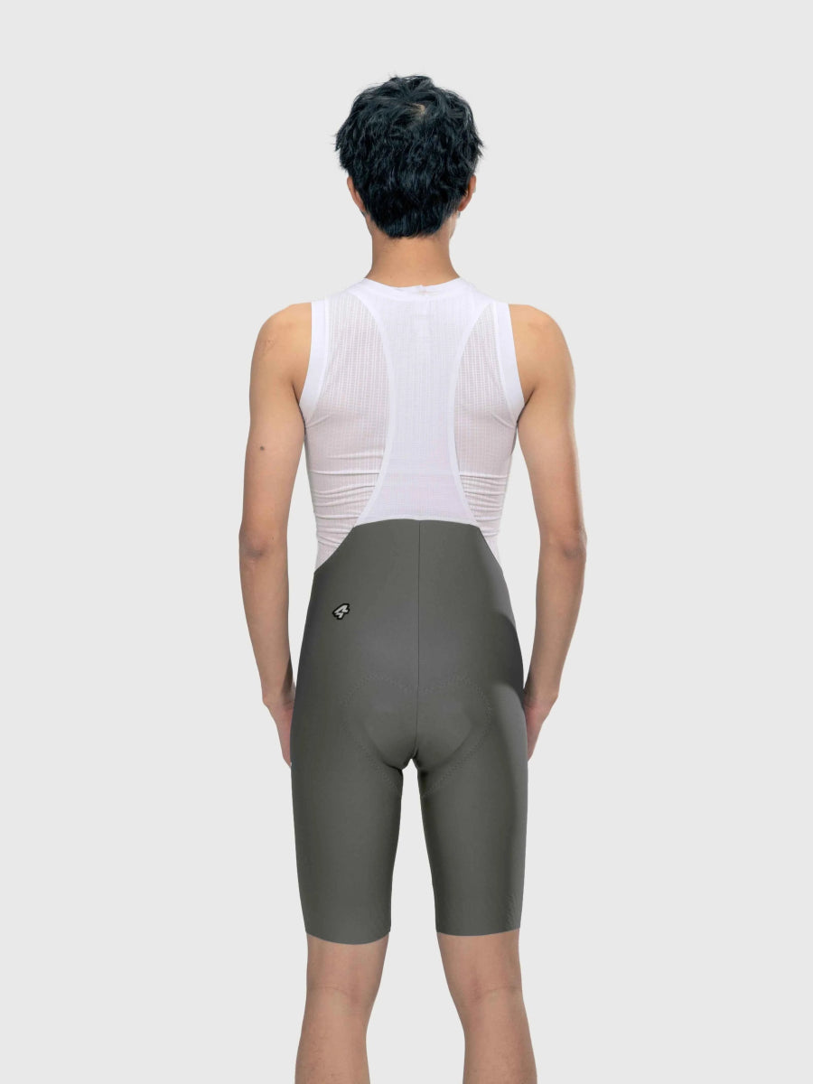 Rückansicht der graugrünen Lameda Gallop Herren Radsport Bib Shorts mit atmungsaktivem Mesh und kleinem schwarzem Logo an der Hüfte
