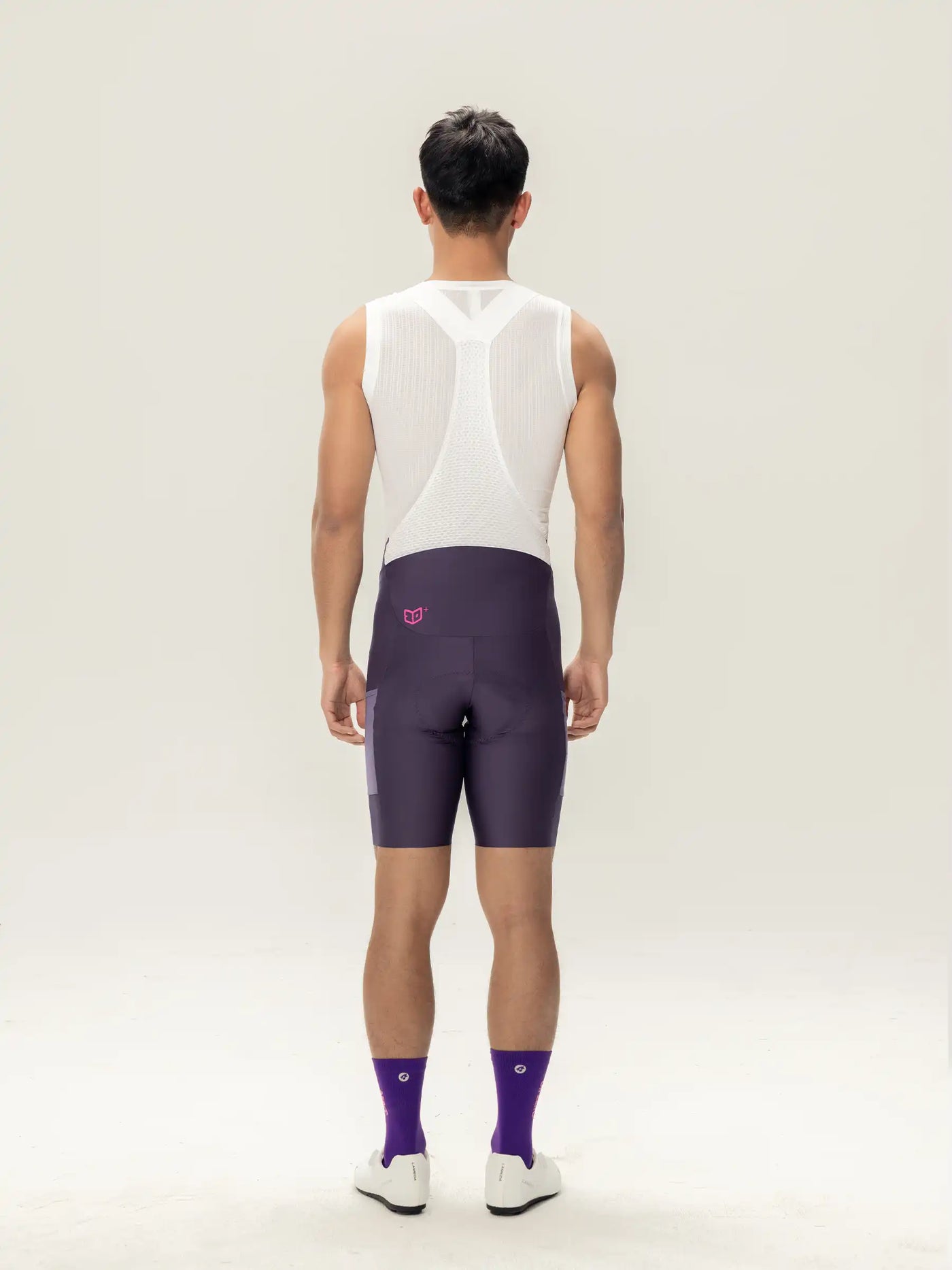 Heart feather herr bibshorts i lila med vit nätbakpanel och rosa logotyp på vänster höft