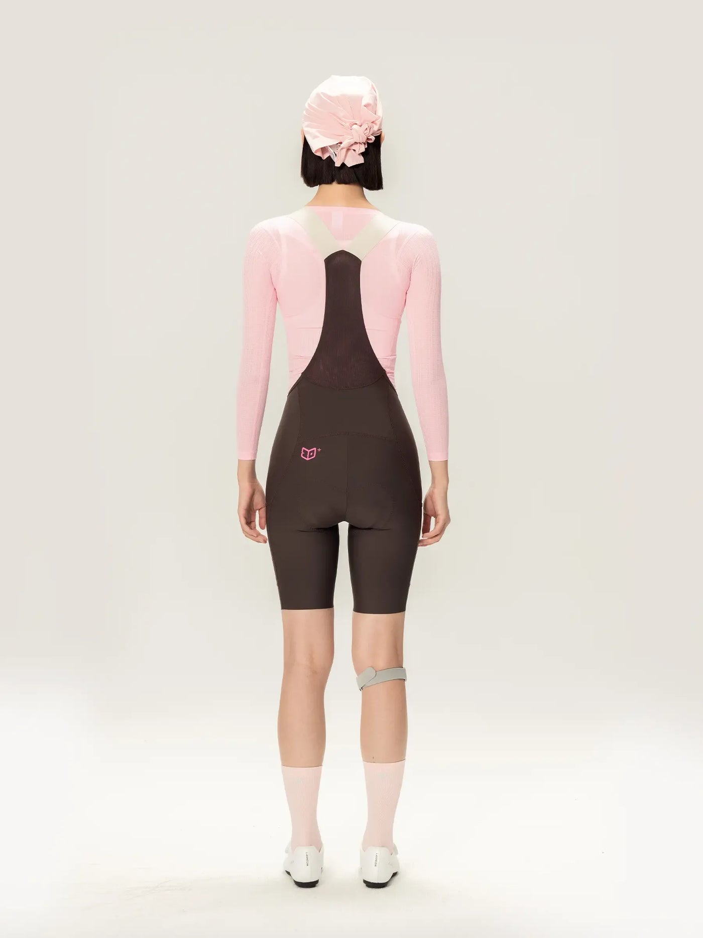 Lightweave damernas långärmad rosa baslager cykeltröja med airflow nät och LAMEDA clouds damdesign kombinerad med volangig huvudduk