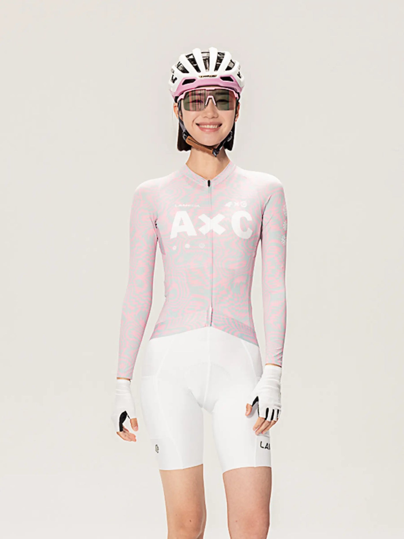 Rosa och vit LAMEDA x australian studio unisex cykeltröja ls peach med axc-logo på bröstet framsida