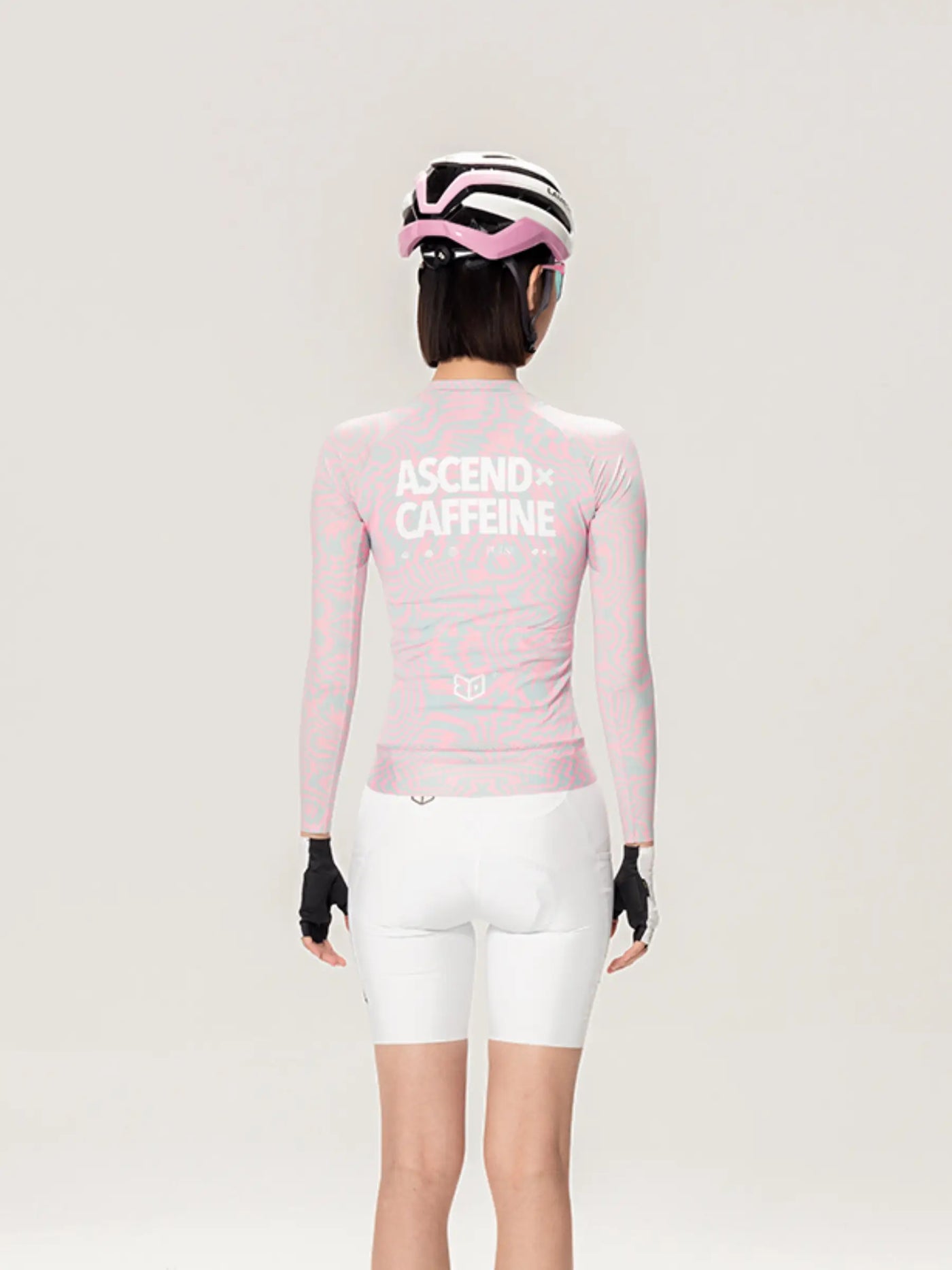 Baksida på rosa långärmad persikofärgad cykeltröja med ascend caffeine print från LAMEDA x australian studio unisex kollektion