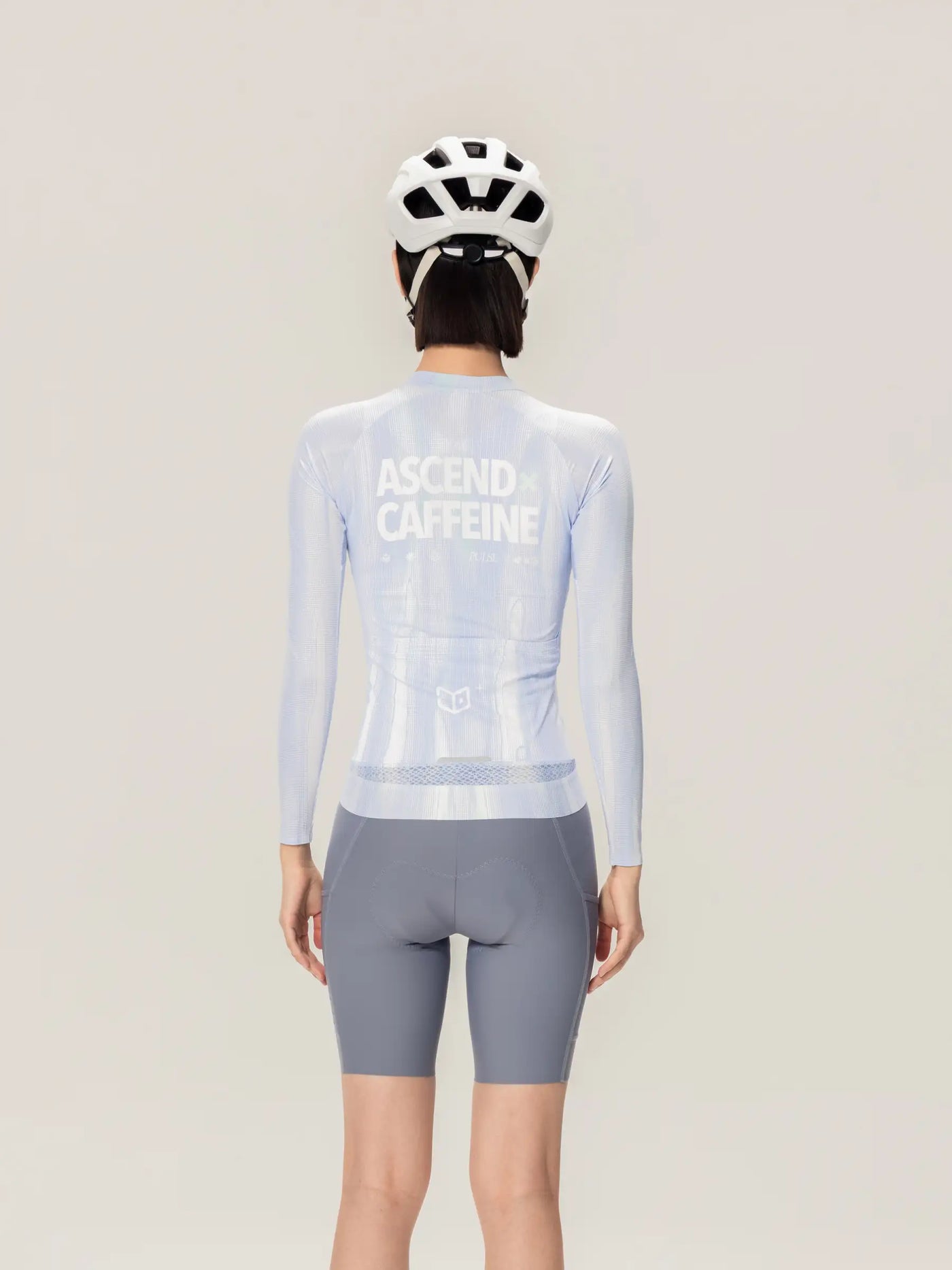 Bakvy av ljusblå unisex cykeltröja med långa ärmar och ascend caffeine-tryck från LAMEDA x australian studio unisex cykelkollektion
