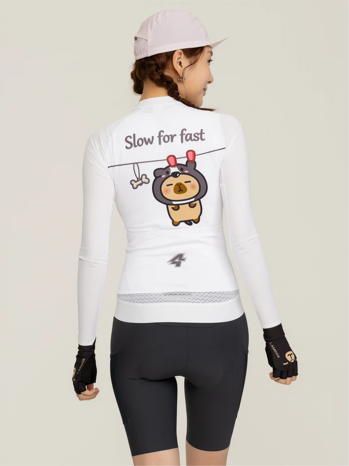 Vit långärmad LAMEDA x capybara cykeltröja bakvy med slow for fast capybara grafik från australienskt studio unisex