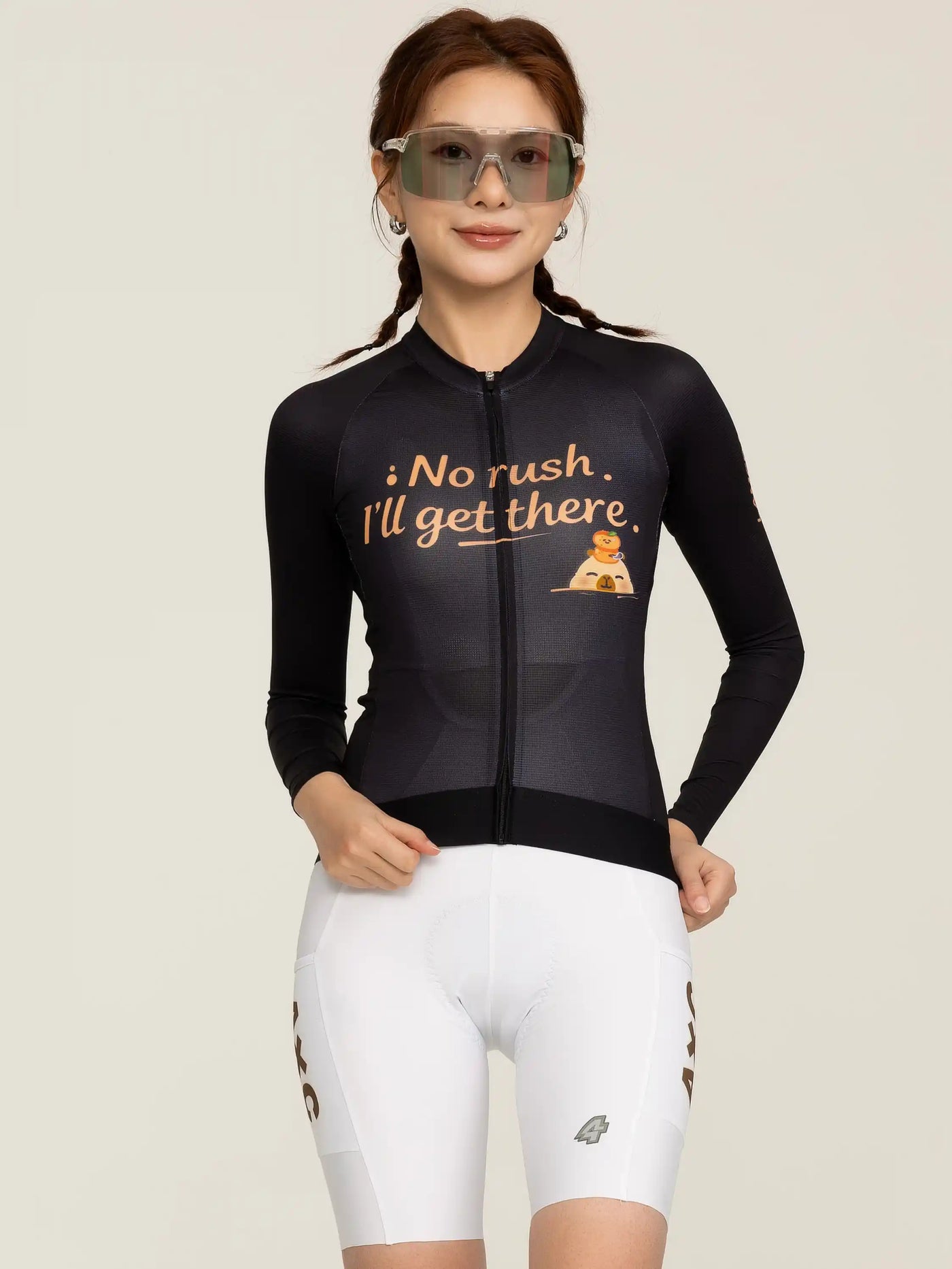 Svart långärmad LAMEDA x capybara cykeltröja med text i guldfolie och tecknad grafik från australiensiskt studio unisex