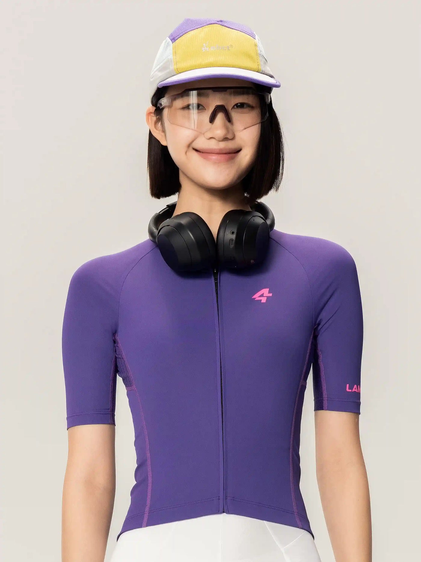 Wind chaser kortärmad lila damcykeltröja med främre dragkedja och rosa logotyp designad för cykelkomfort