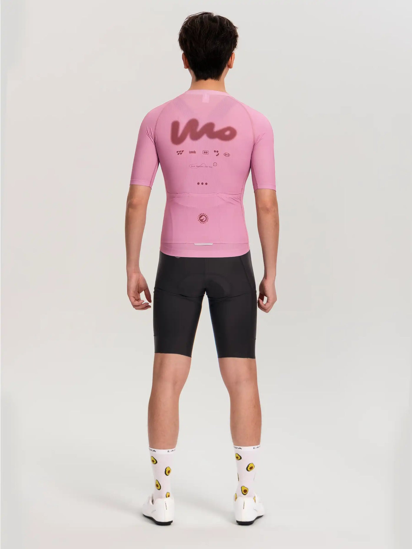 Bakvy av LAMEDA cykeltröja wow unisex i rosa med subtilt texturerat mönster och varumärkeslogga på ryggen