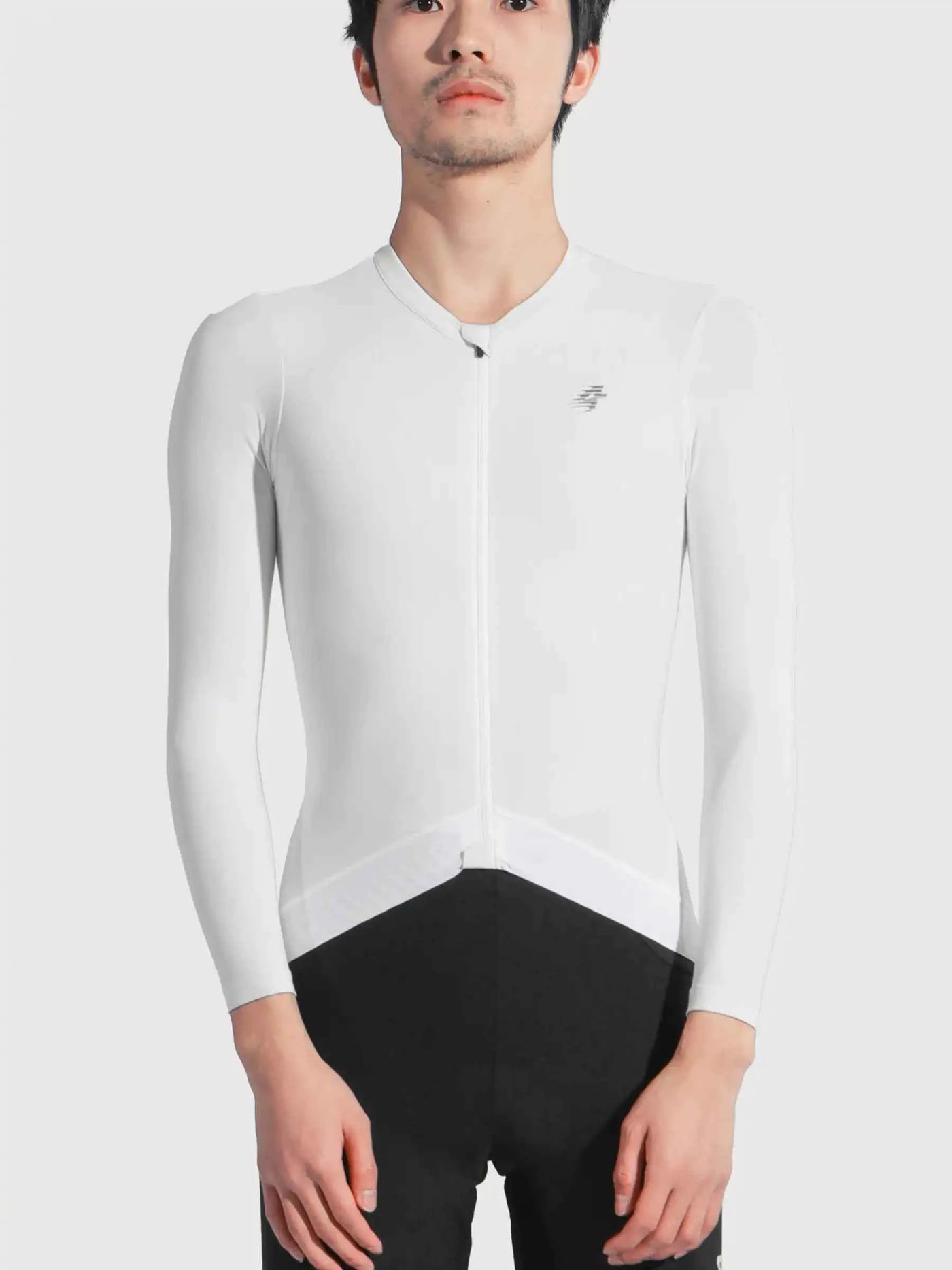 Vit långärmad LAMEDA Freedom cykeltröja med svart nedre panel och diskret New Balance-logga på bröstet