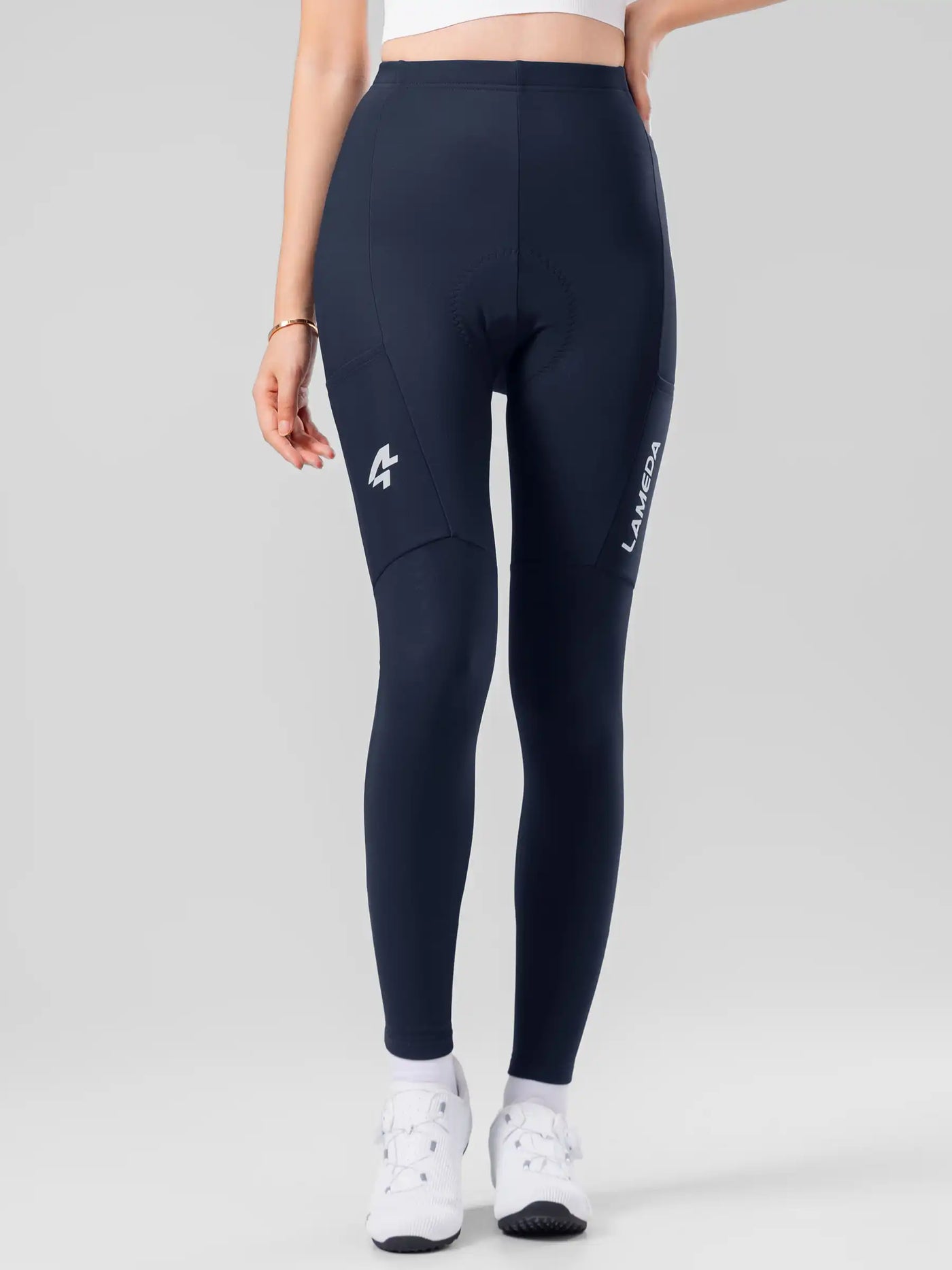 Marinblå LAMEDA damcykeltights med vit logotyp och elastic interface® för termisk komfort och prestanda