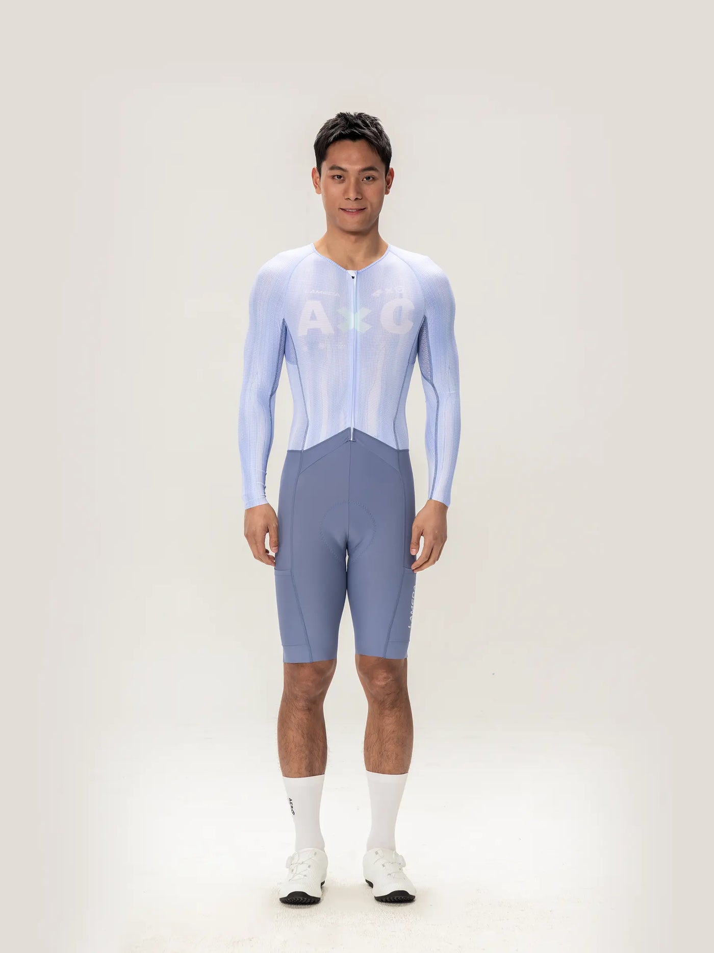 LAMEDA A*C herr långärmad skinsuit i is-lila med ljusblå och grå sitsnäv cykeldesign med hel dragkedja