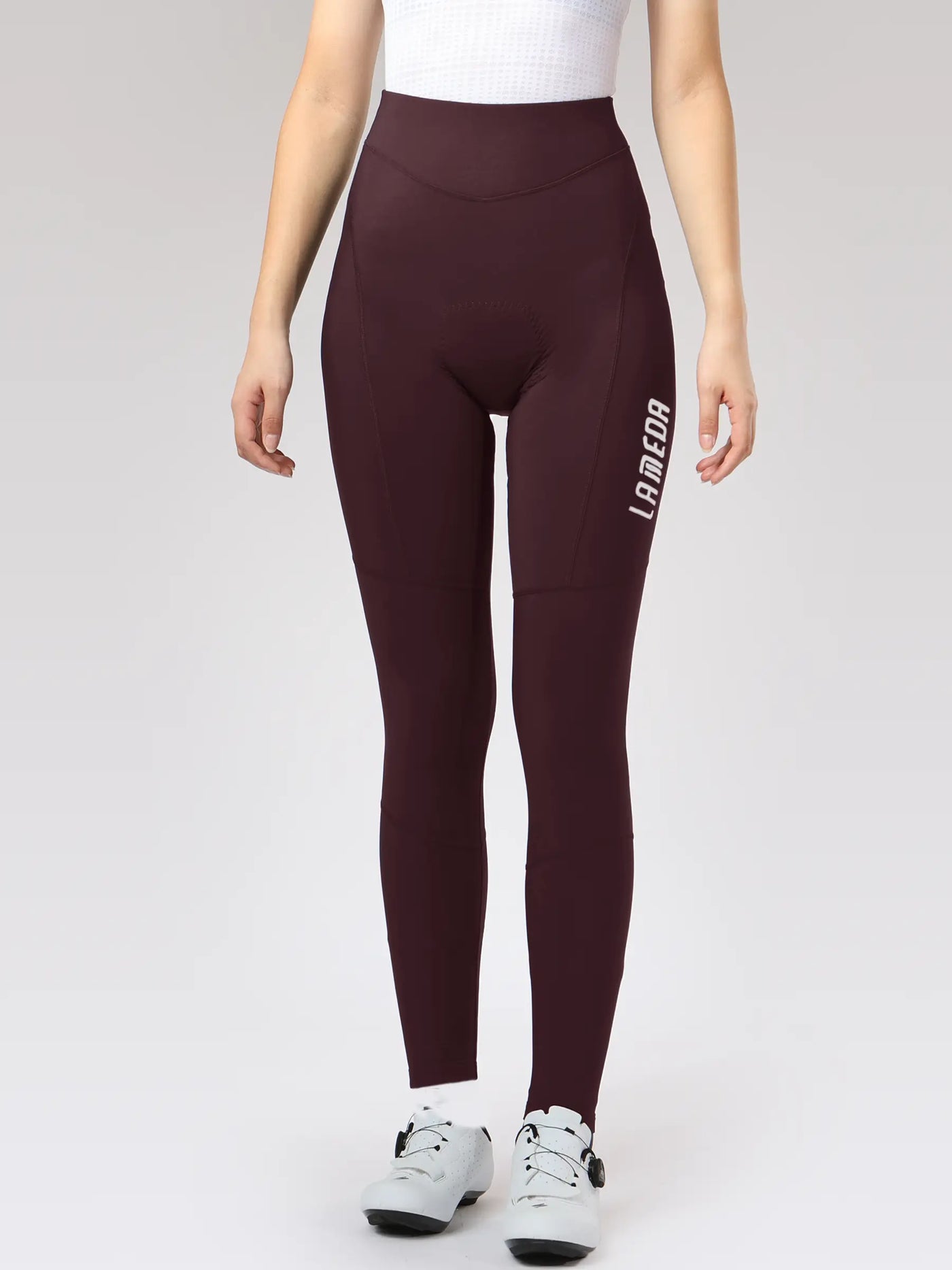 Kastanjebruna högmidjade värmande tights för tidig vinter med stilren design och vertikalt lameora logo för utomhusbruk