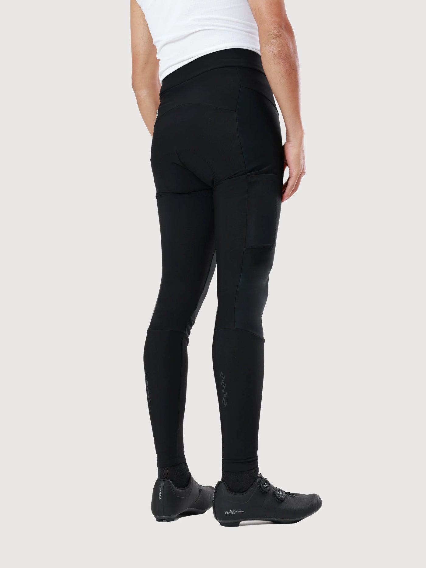 Elite thermal men’s black cycling tights feature breathable compression and triple-layer windproof panels with subtle branding