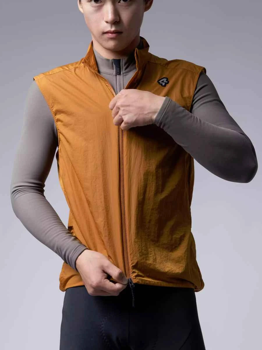 Apelsinfärgad lättviktig maple unisex cykelväst med grå blixtlås och svart logotyp på bröstet för utomhusbruk