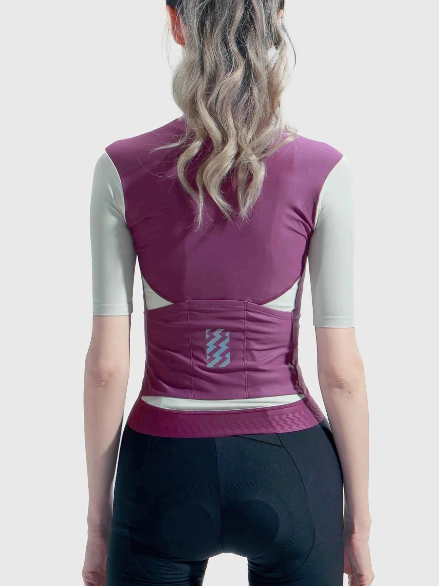 Baksida av melody damcykeltröja i lavendelbländning med färgblockerad design och reflekterande sicksackmönster