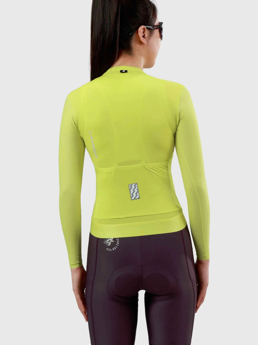 Achterzijde van LAMEDA moon dames fietstrui met lange mouwen in helder limoengeel coolmax met reflecterende patch
