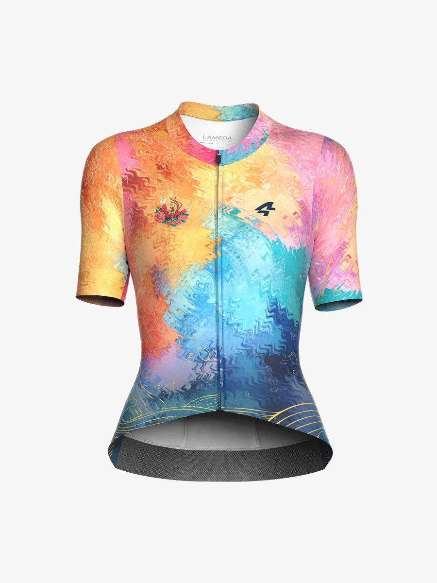 Jaskrawa damska koszulka kolarska w stylu tie-dye LAMEDA phoenix waltz z retro logo na klatce piersiowej w odcieniach różowym, pomarańczowym, niebieskim i turkusowym