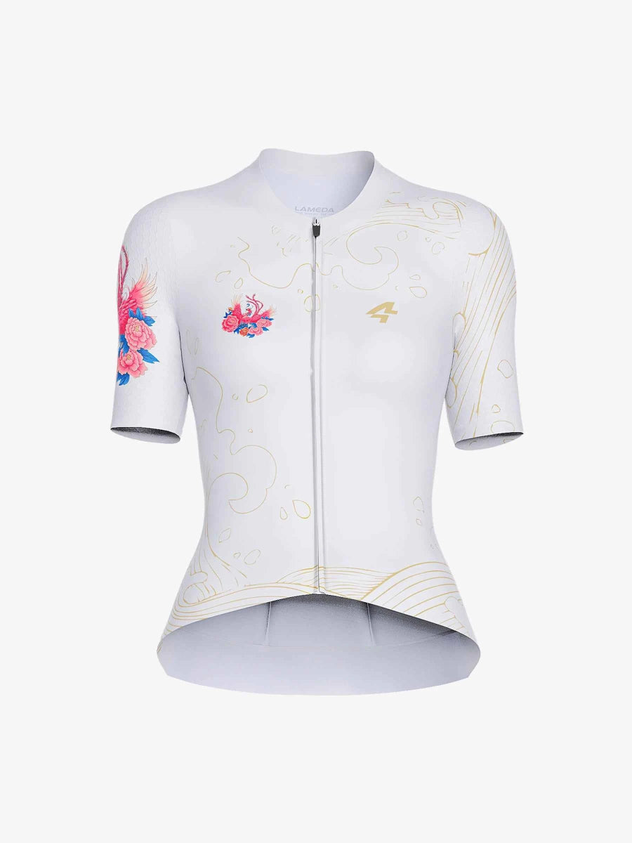 White phoenix waltz kortärmad damcykeltröja med livliga rosa och blå blomsterbroderier och guldvirvlar