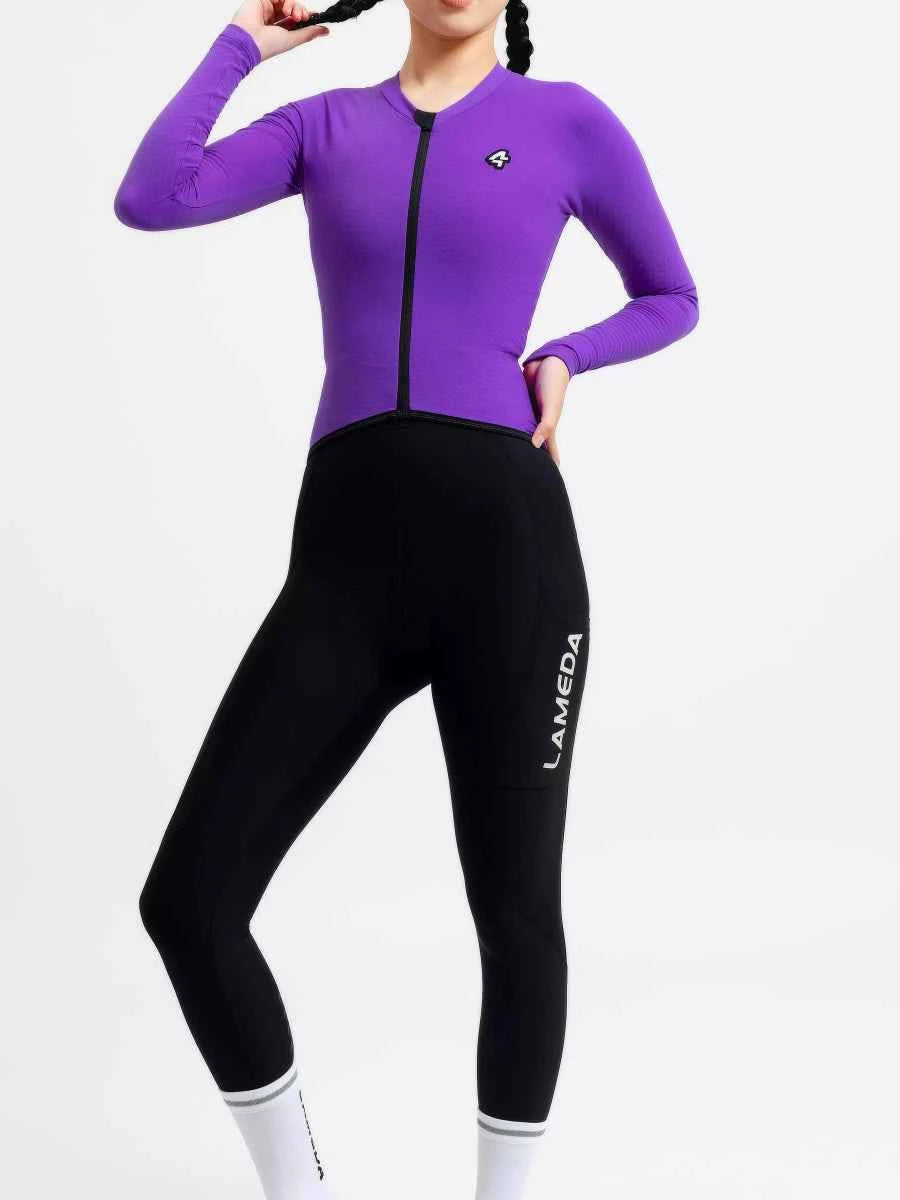 Lila LAMEDA polar night fleecefodrad värmande cykeltröja med svart blixtlås och logo kombinerad med svarta leggings med vertikala vita bokstäver