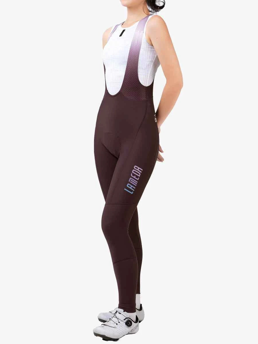 Brun LAMEDA cykeltights med hängare med vit och gradientlila överdel med reflexremsor för tidig vinteranvändning