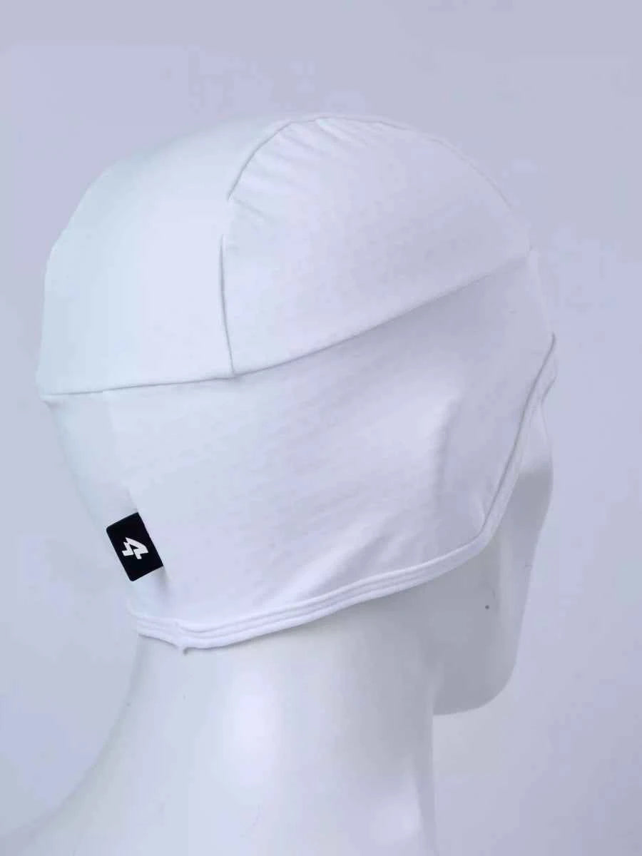 Weiße Fahrradkappe aus Thermofleece mit minimalistischem Design und dezenten Nähten sorgt für Wärme unter dem Fahrradhelm