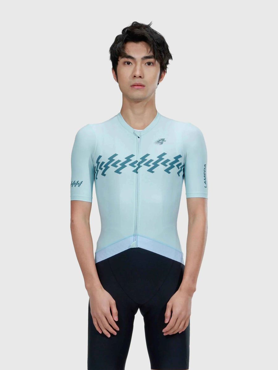 Verde herr cykeltröja i medelhavsblå med mörk teal zickzackmönster sömlösa muddar och reflekterande detaljer