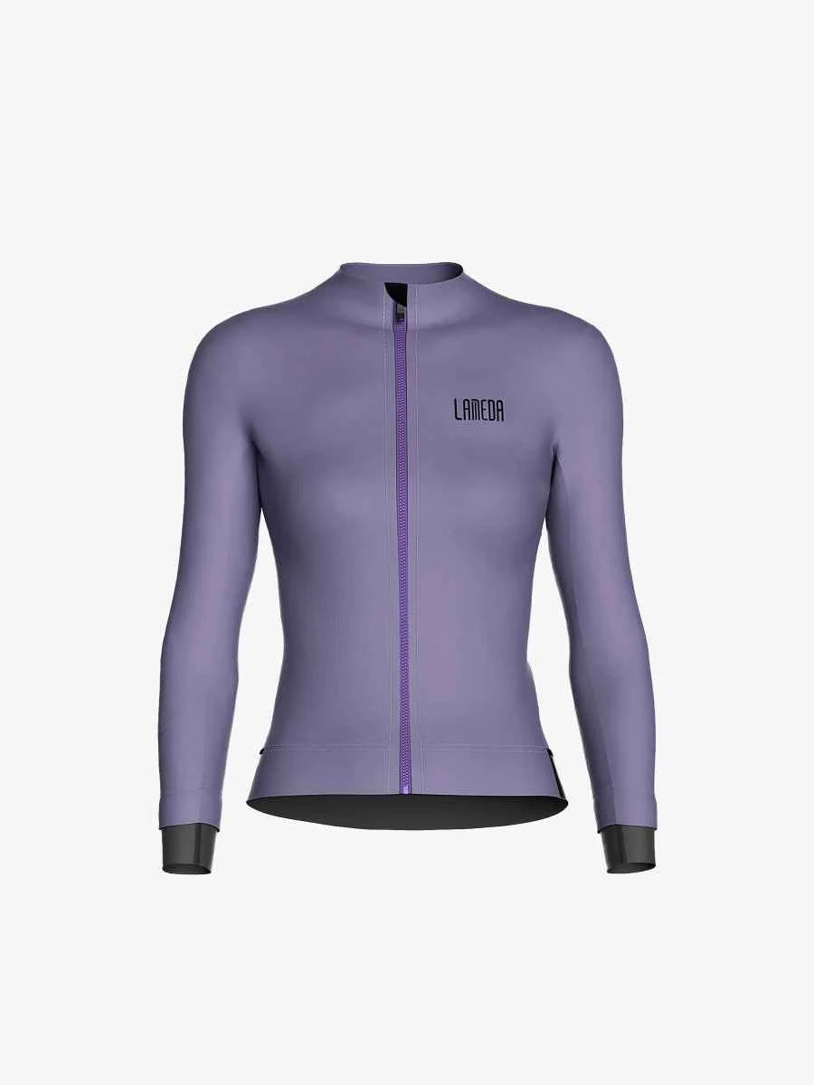Lila LAMEDA långärmad cykeljacka med svart blixtlås och svarta muddar från Whisper damjackkollektion