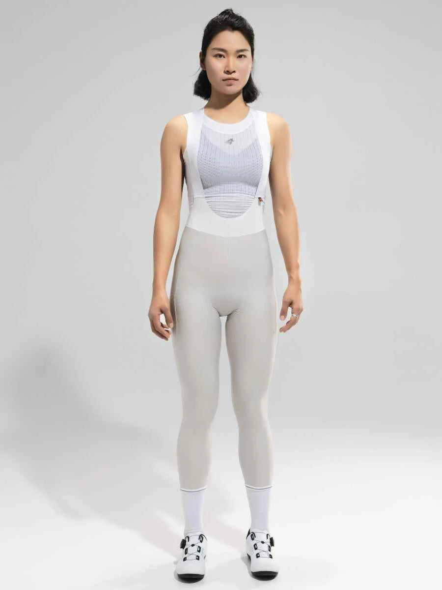 Damernas elit bib tights 2025ssxx521 i krämfärg har en strukturerad, figurnära design exklusivt framtagen för all-dagars cyklingkomfort