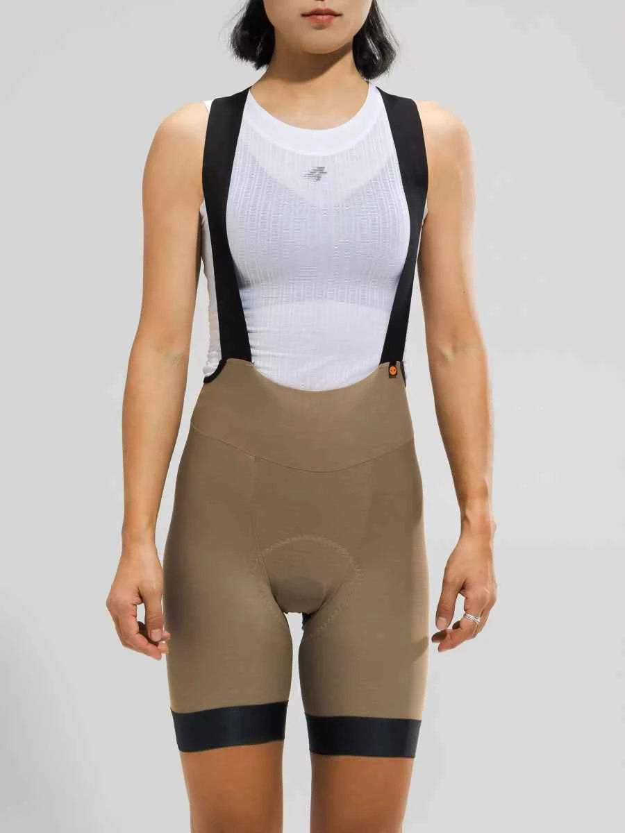Damernas pro bib shorts 2025ssc562 i khaki med svarta hängband och vadderat sittområde för förstklassig cykelkomfort
