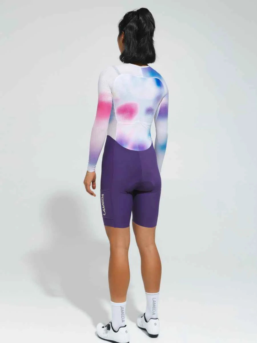 Kvinnors proffsig cykelskinsuit 2024sss5228 i lila har cykelshorts och en gradient abstrakt långärmad tröja