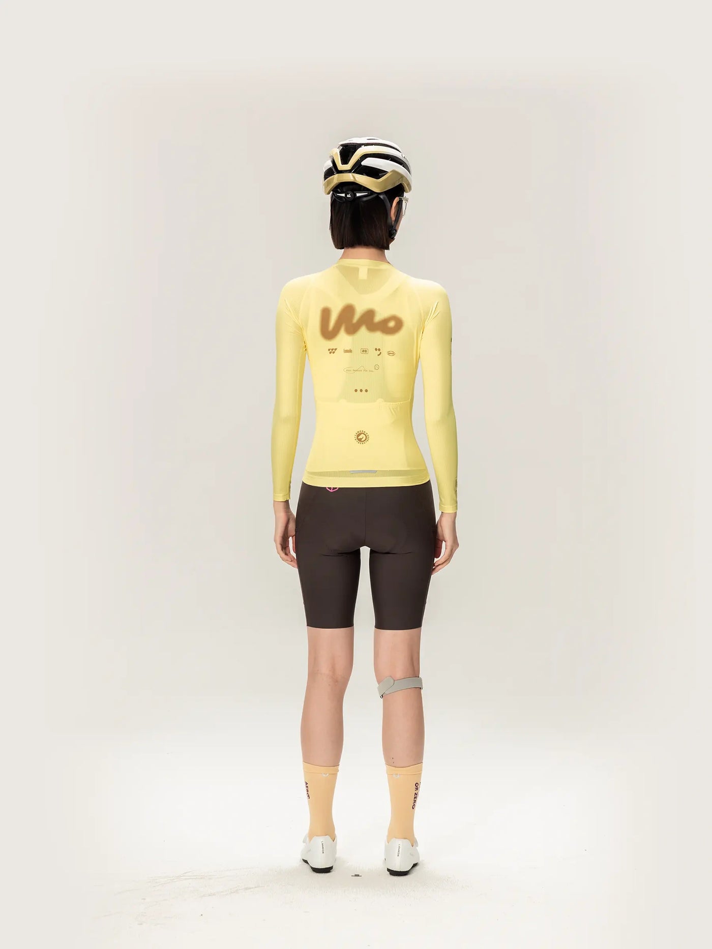 Gul långärmad wow unisex cykeltröja 2026ssz898 med brun mo-logo och subtil grafik för LAMEDA damcykling