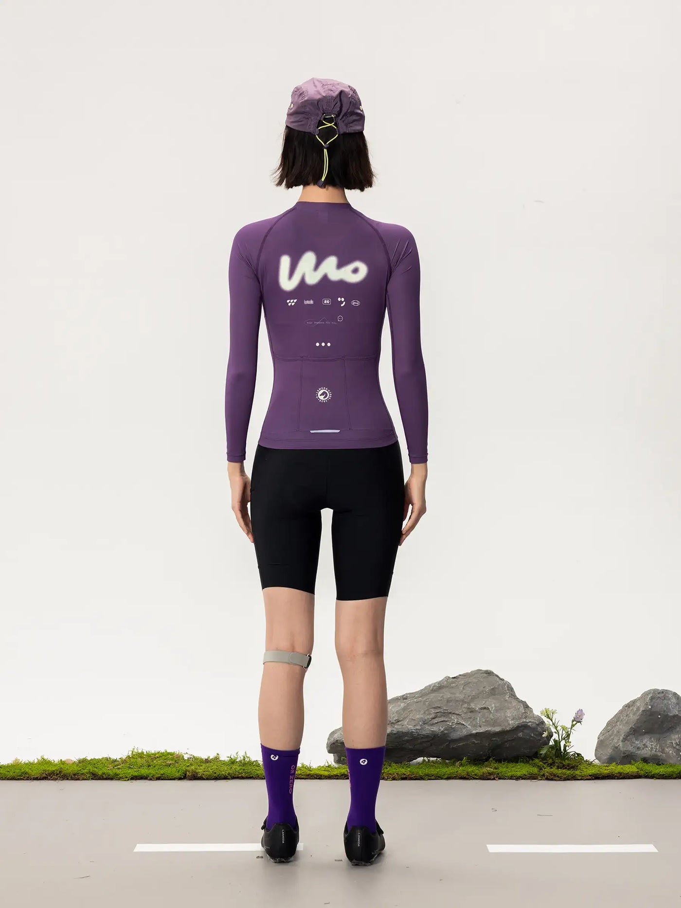 Lila långärmad wow unisex cykeltröja 2026SSZ898 med vit mo-logo och diskret grafik LAMEDA damcykeltröja